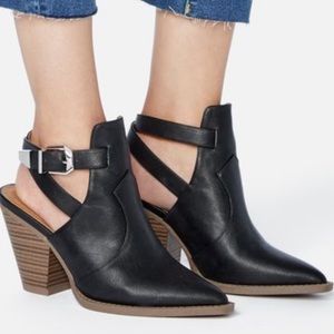 🍃🆕Pointed Toe Western Black Bootie